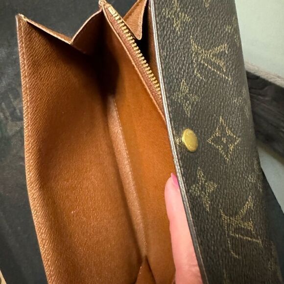 Louis Vuitton Vintage Sarah Wallet - Picture 9 of 10